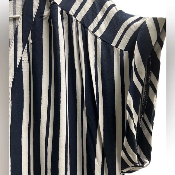 Gap, 100% Rayon/Viscose, Lounge, Roll Sleeves Dress, Blue/White, Size Medium - Picture 3 of 7